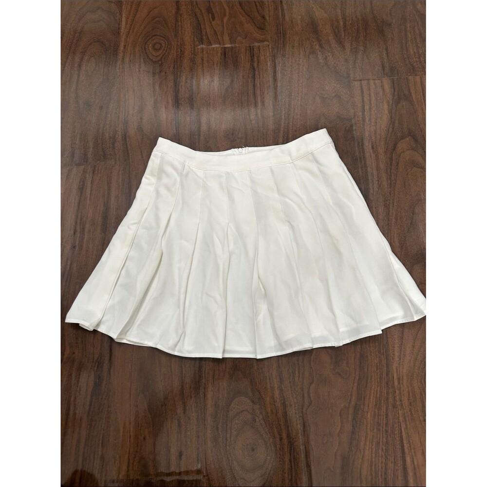 Urban Daizy Pleated White Mini Skirt - Classic Tennis Style